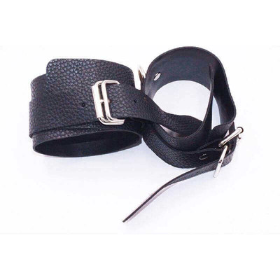Foto 8 do produto Kit Bondage - Kit com Algema, Tornozeleira, Coleira, Venda, Guia, Chicote e Mordaça - Contém 7 Itens | Cor: Preto
