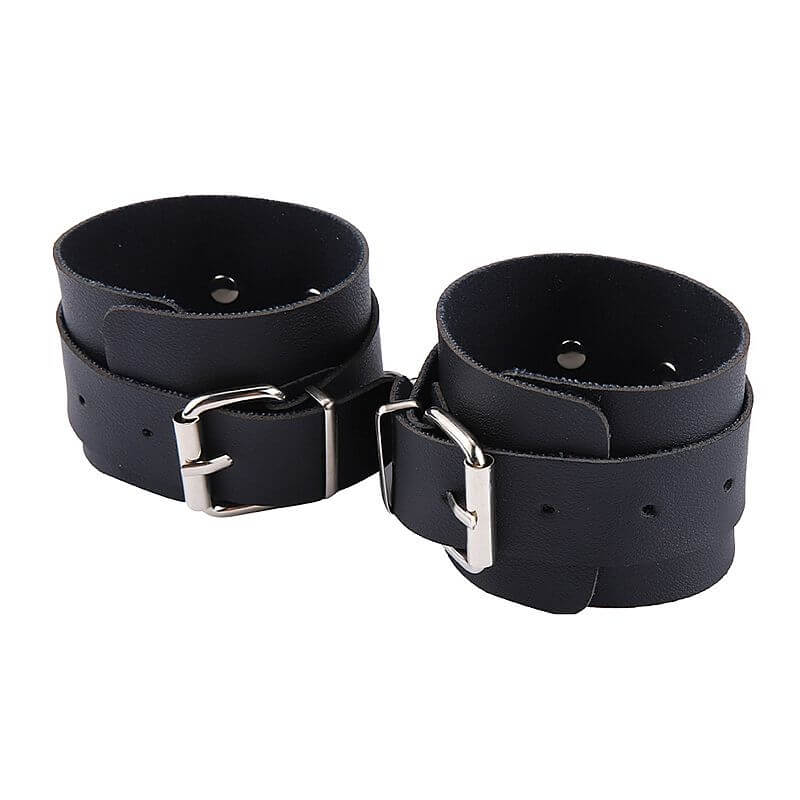 Kit Bondage - Kit Sado Erótico em Couro Sintético com Mordaça, Corda, Coleira, Chicote, Venda, Algemas e Tornozeleiras - Com 7 Itens - 3