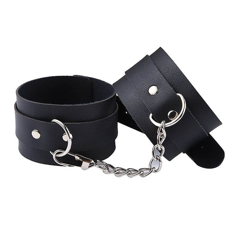 Kit Bondage - Kit Sado Erótico em Couro Sintético com Mordaça, Corda, Coleira, Chicote, Venda, Algemas e Tornozeleiras - Com 7 Itens - 5