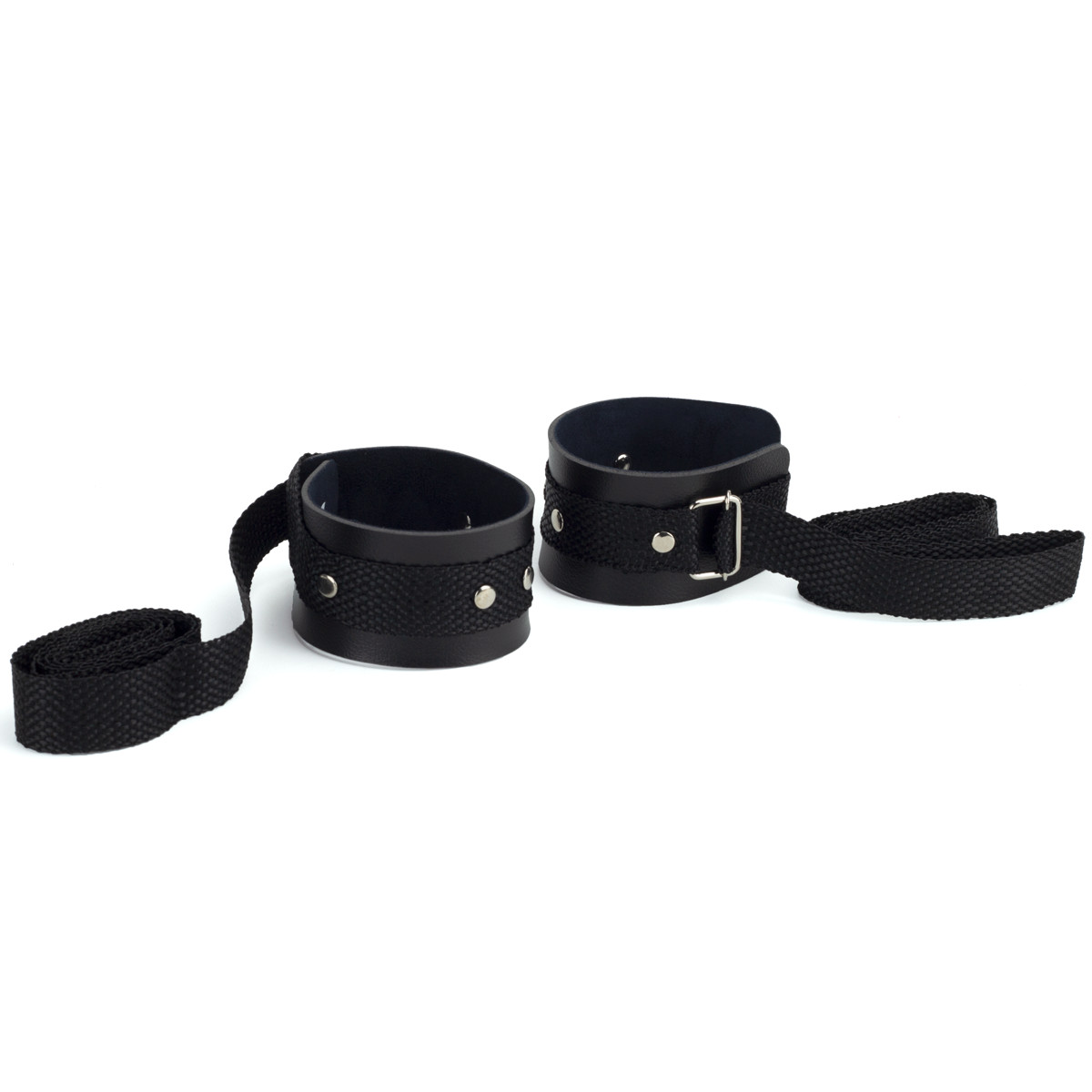 Kit Bondage com Venda para os Olhos em Couro Montana e 4 Amarras - Exclusiva Linha Sado - 5