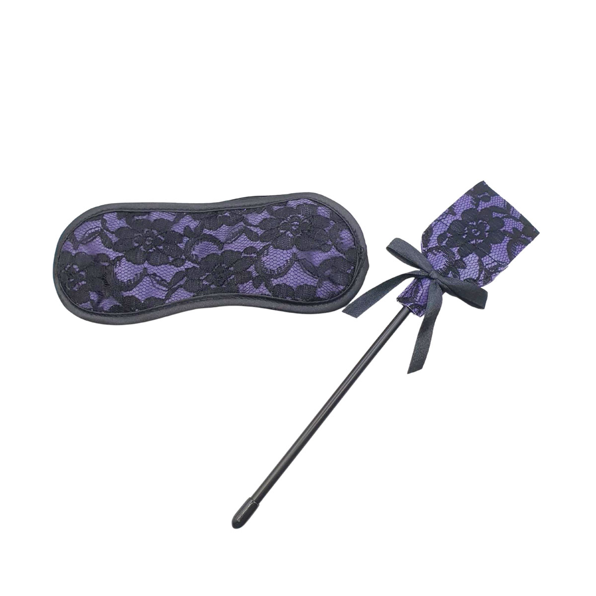 Kit Luxo com Cinta Peniana, Prótese Peniana Realística Translucida, Venda e Chibata - Lusty Heart - 3