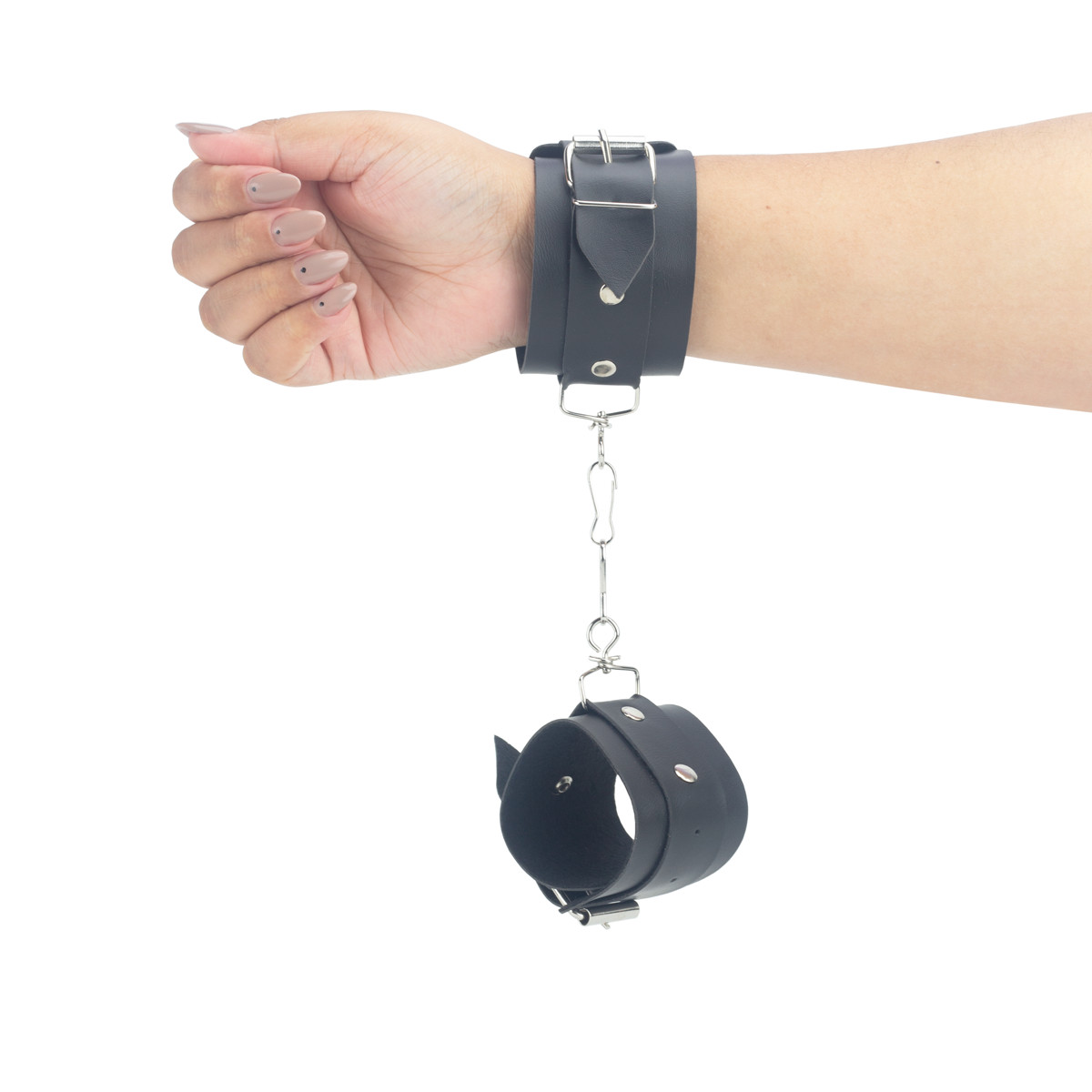 Kit Fetiche com Máscara, Par de Algemas e Chicote em Couro Sintético - La Pimienta Sado | Tamanho Único - 8