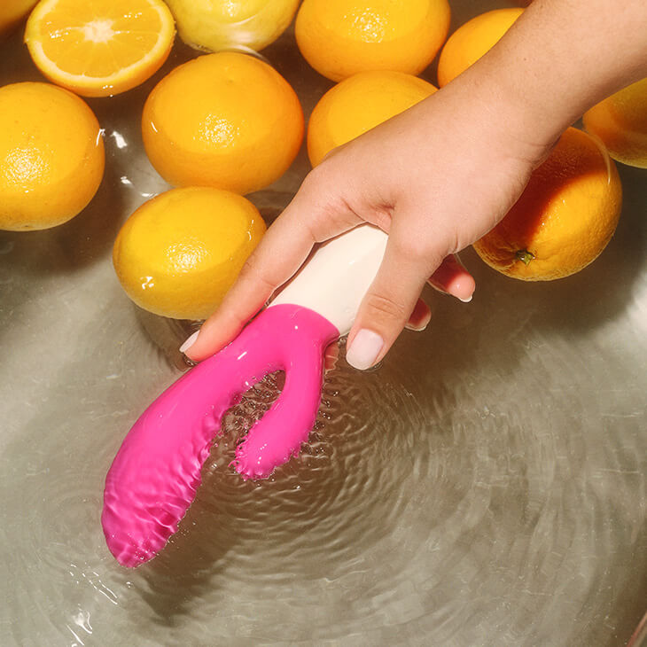 Vibrador Recarregável com Estimulador de Clítoris, Ponto G Todo em Silicone com 12 Modos de Vibrações e Controle de Intensidade - LELO Ina Wave 2 | Disponível em 3 Cores - 7