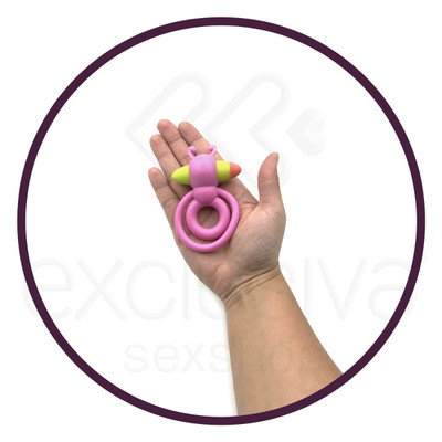 Foto 12 do produto Anel Peniano Duplo em Silicone com Estimulador Clitoriano e Vibração Única - Levett - 8,3 x 5,8 cm | Disponível em 4 Cores