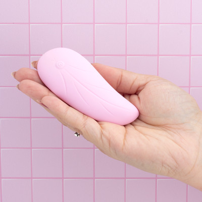 Foto 4 do produto Vibrador Massageador para Calcinha em Silicone com Forma de Folha e 8 Modos de Vibrações - Libo Lina | 9,5 x 4,3 cm | Disponível em 2 Cores