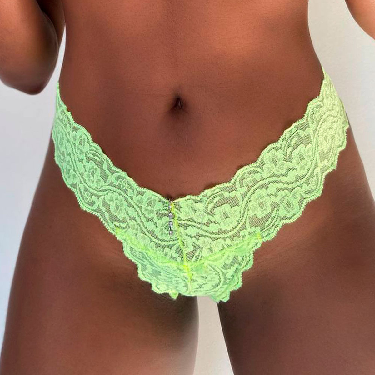 Calcinha Generosa em Renda e Detalhe em Strass - Lingerie Sensualle | Tamanho Único | Disponível em 5 Cores - 6