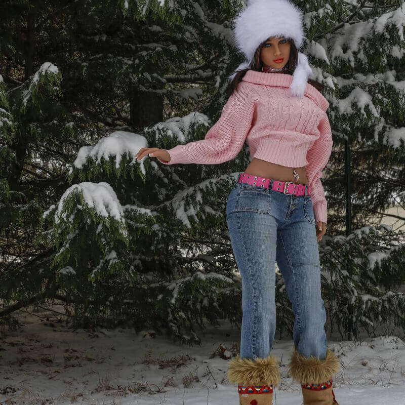 Lola - Boneca Realista em TPE com Rosto Perfeito, Olhos Azuis, Corpo de Modelo, Vértebras em Aço, Cabelos Morenos e Acessórios - 45 kg e 1,54 Metros de Altura - 4