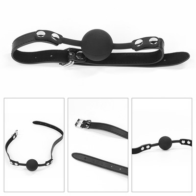 Foto 4 do produto Kit Bondage com Mordaça, Par de Algemas e Chicote - Lovetoy Deluxe Bondage Kit