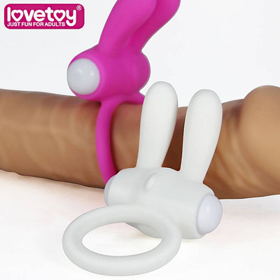 Foto 3 do produto Anel Peniano com Estimulador de Clitóris em Forma de Orelha de Coelho com Vibração Única e Potente - Lovetoy Power Clit Cocking Rabbit | Disponível em 2 cores