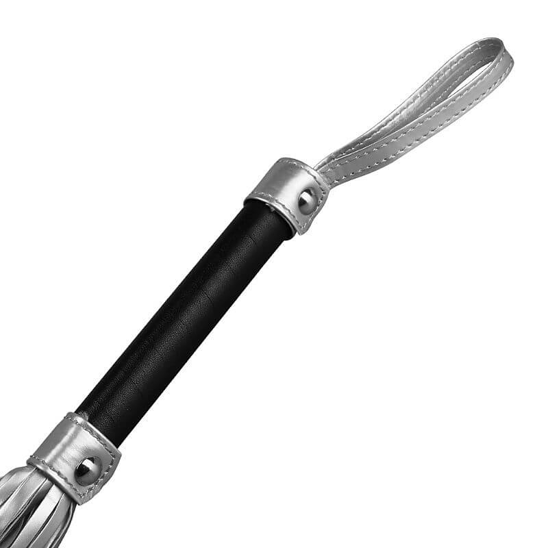 Chicote com Tiras em Couro Sintético - Lovetoy Struggle My Flogger - 3