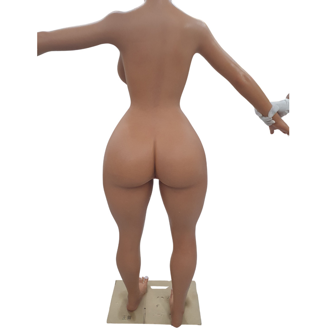 Luna - Boneca Realística em Silicone com Cabelos Longos, Olhos Castanhos, Seios Médios, Vértebras em Aço e Demais Acessórios - IronTech Doll | 42 kg e 164 Metros de Altura - 10