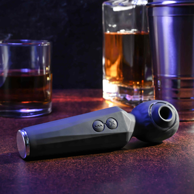 Massageador Estimulador Clitoriano Recarregável com 8 Modos de Vibração, 5 Níveis de Sucção e Resistente à Água - Evolved Rainbow Sucker | 16 x 4 cm - 3