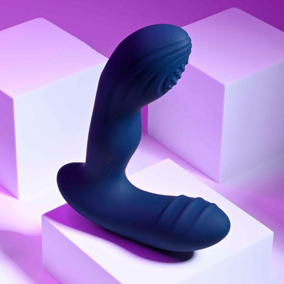 Foto 4 do produto Massageador de Próstata Recarregável em Silicone com 7 Modos de Vibração, Função Aquecimento e Controle Remoto - Evolved Playboy Pleasure Pleaser | 11 x 3,5 cm