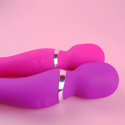 Foto 2 do produto Massageador Recarregável, em Silicone com 9 Modos de Vibração e Resistente à Água - Duo Head | 21 x 4 cm | Disponível em 2 Cores