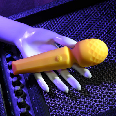 Massageador Revestido em Silicone Macio com 10 Modos de Vibração, Resistente à Água e Recarregável - Evolved Sunshine | 17 x 4,6 cm