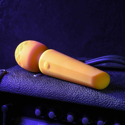 Foto 5 do produto Massageador Revestido em Silicone Macio com 10 Modos de Vibração, Resistente à Água e Recarregável - Evolved Sunshine | 17 x 4,6 cm