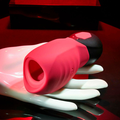 Foto 4 do produto Masturbador com 7 Modos de Vibração, 7 Tipos de Suções e Carregamento via Cabo USB - Gender X Body Kisses | 4,5 x 3,5 cm