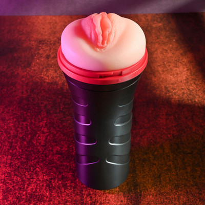 Masturbador Lanterna no Formato de Vagina em Cyberskin com Lábios Rosados e Filme Gratuito para Download - Zero Tolerance Pop On The Go | Disponível em 2 Cores