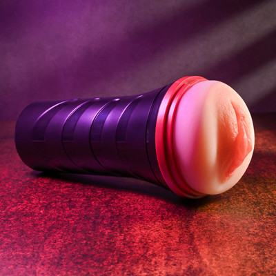 Foto 2 do produto Masturbador Lanterna no Formato de Vagina em Cyberskin com Lábios Rosados e Filme Gratuito para Download - Zero Tolerance Pop On The Go | Disponível em 2 Cores