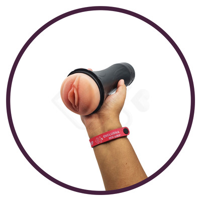 Masturbador Lanterna com Formato de Vagina em Cyberskin e Vibração Multivelocidade - Football Baby