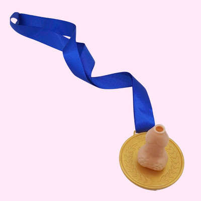 Foto 7 do produto Medalha Erótica com Mini Pênis Decorativo - FestaChic | Disponível em 3 Cores
