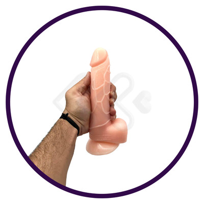 Foto 4 do produto Medium Cock & Balls Vibrating - Prótese Peniana em Silicone com Vibração Multivelocidade, Controle Remoto com Fio e Base Feita em Ventosa - 15,5 x 3,6 cm | Cor: Bege