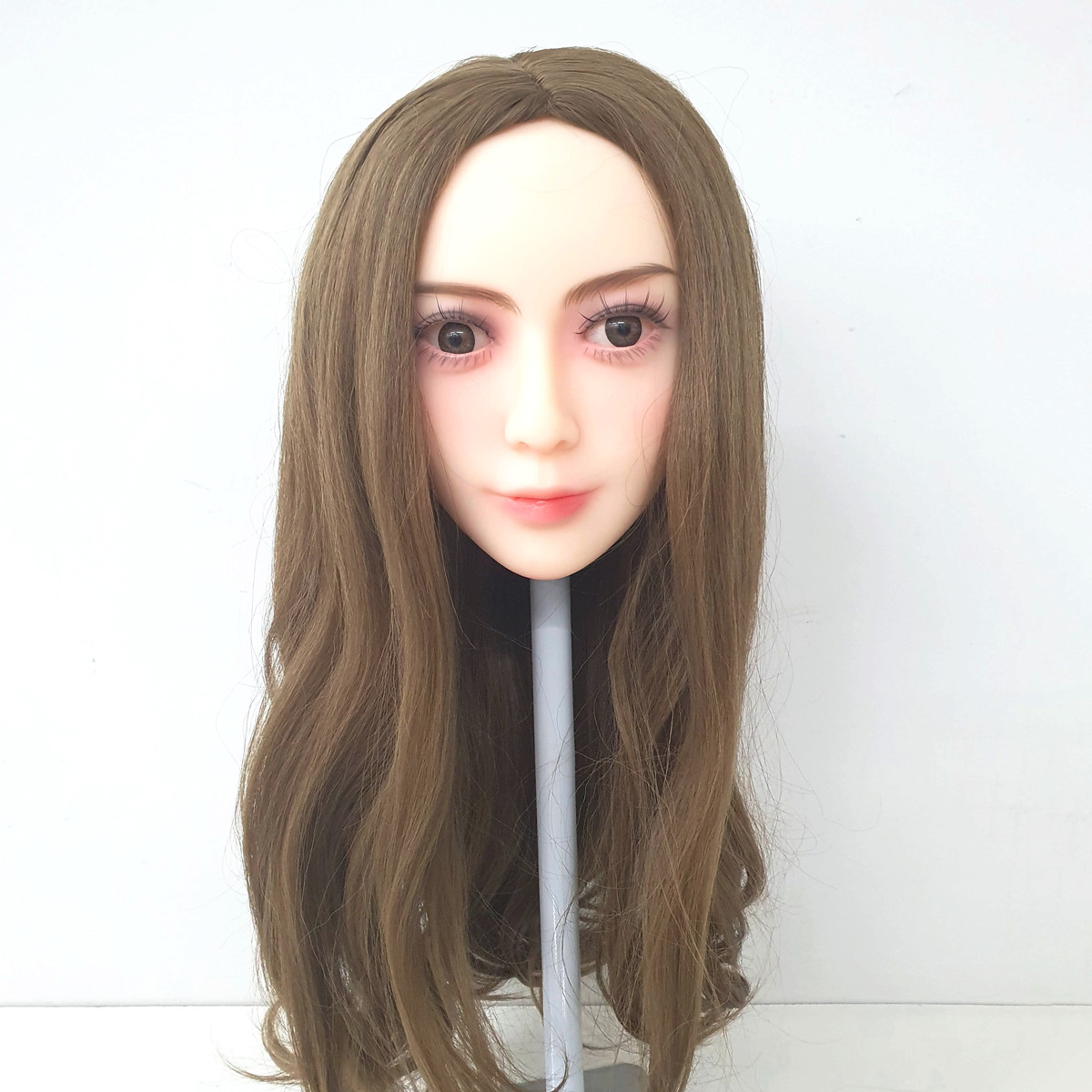 Mia - Boneca Realística em TPE com Pele Branca, Cabelo Longo, Olhos Verdes, Seios Fartos, Vértebras em Aço e Acessórios - 34 Kg e 1,56 Metros de Altura - 13