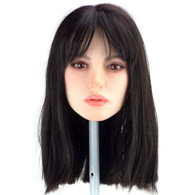 Michele - Boneca Realística em TPE com Pele Branca, Cabelo Curto, Olhos Castanhos, Seios Médios, Vértebras em Aço e Acessórios - 42 kg e 1,65 Metros de Altura