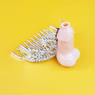 Foto 2 do produto Mini Coroa de Princesa Prata com Detalhe de Mini Pênis - FestaChic