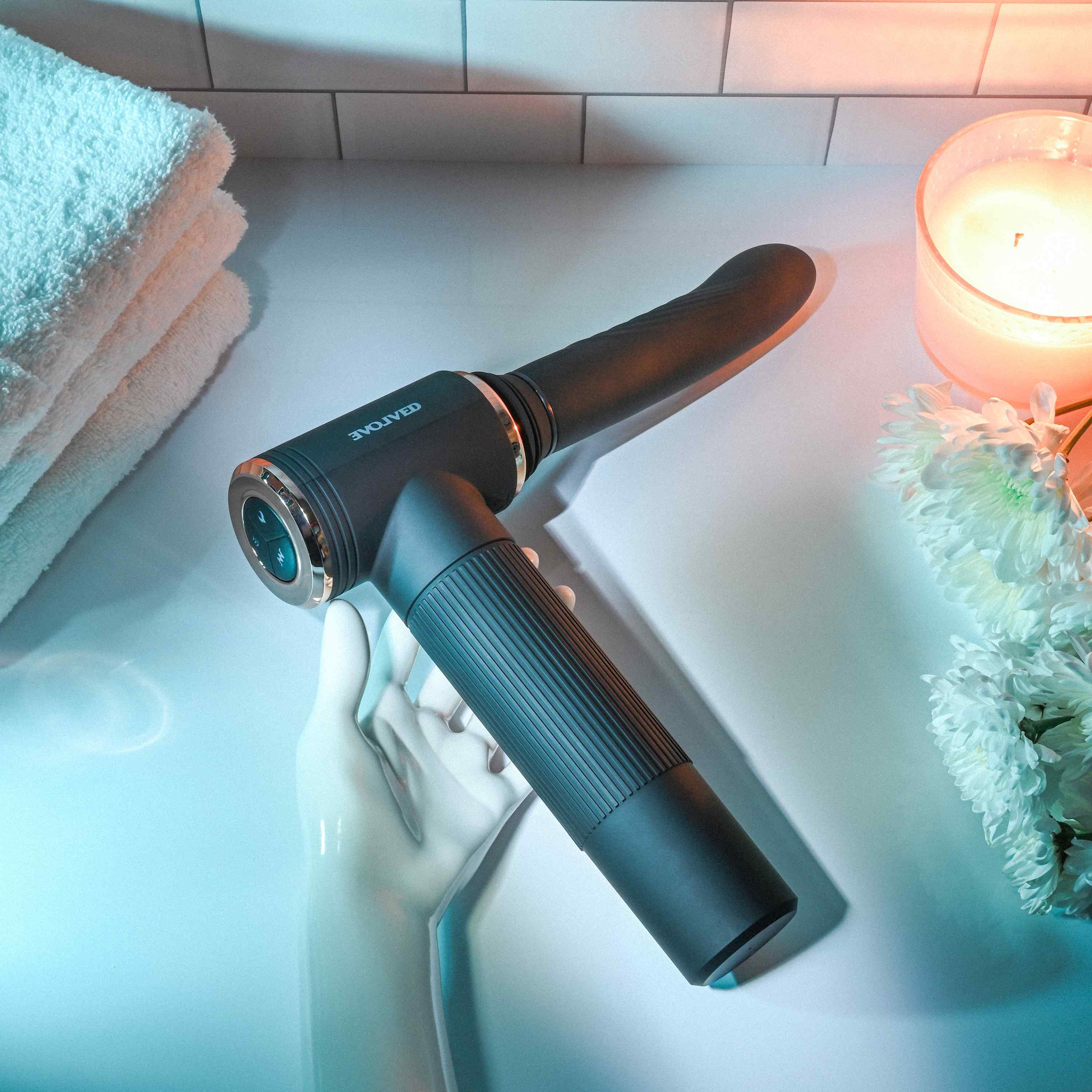 Mini Máquina do Sexo Recarregável com Penetrador em Silicone, 7 Vibrações, Movimentos Vai e Vem, Função Aquecimento e Ventosa - Evolved Love Is Back Too Hot To Handle - 5