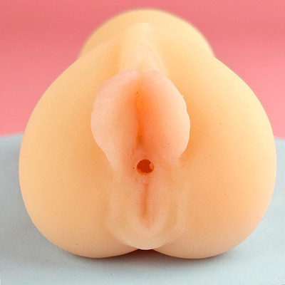 Foto 2 do produto Mini Masturbador Vagina Realista em TPE com Formato de Coração e Lábios Grandes - Maig Loli Pussy | 7,5 x 3,2 cm