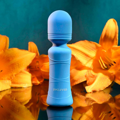 Foto 1 do produto Mini Varinha Mágica Massageadora Recarregável, em Silicone com 7 Modos de Vibração - Evolved Out Of The Blue | 10 x 2,6 cm