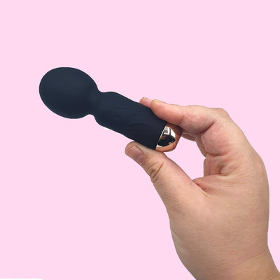Foto 6 do produto Mini Varinha Mágica Massageadora em Silicone com 10 Modos de Vibração e Recarregável - SI Hero | 11 x 3,7 cm | Disponível em 4 Cores
