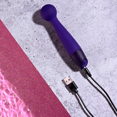 Foto 4 do produto Mini Vibrador Massageador em Silicone, 10 Modos de Vibração e Recarregável via USB - Selopa Gumball | 13,3 x 2,9 cm