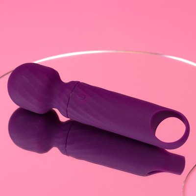 Foto 3 do produto Mini Vibrador Massageador em Silicone com 12 Modos de Vibração e Carregamento via Cabo USB - Exclusiva Aretha | 13,3 x 3,3 cm