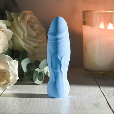 Mini Vibrador em Silicone com Glande, Veias e 11 Modos de Vibrações - Gender X Lil Buddy | 7,8 x 3 cm