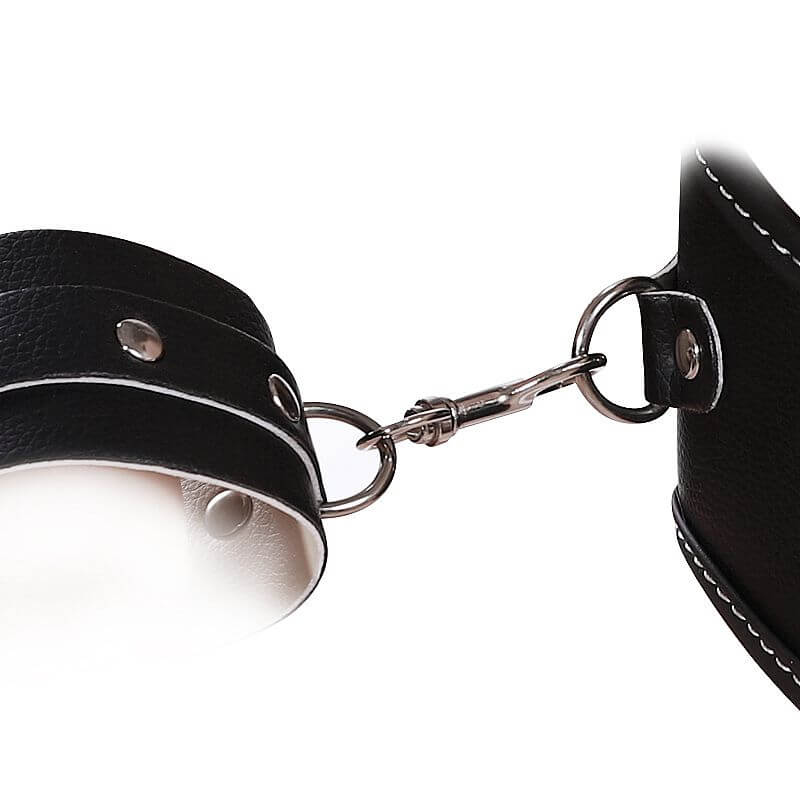 MJANU - Coleira e Algemas Feitas em Couro Sintético - 7