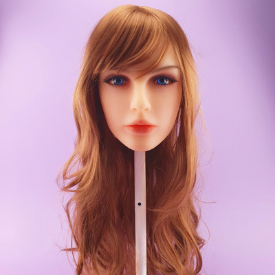 Nanda - Boneca Realística em TPE com Pele Branca, Cabelo Ruivo Longo, Olhos Azuis, Seios Fartos, Vértebras em Aço e Acessórios - 43 Kg e 1,65 Metros de Altura