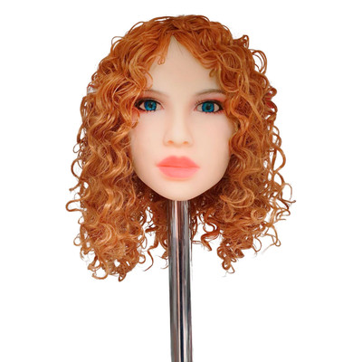 Naomi - Boneca Realística em TPE com Pele Branca, Cabelo Enrolado, Olhos Azuis, Seios Fartos, Vértebras em Aço e Acessórios - 33 Kg e 1,63 Metros de Altura