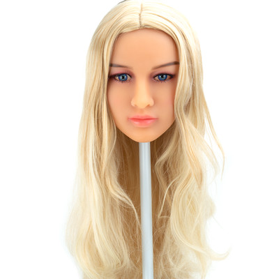 Nicoly - Boneca Realística em Cyberskin com Pele Morena, Cabelo Loiro, Olhos Azuis, Seios Fartos, Vértebras em Aço e Acessórios - 54 Kg e 1,61 Metros de Altura
