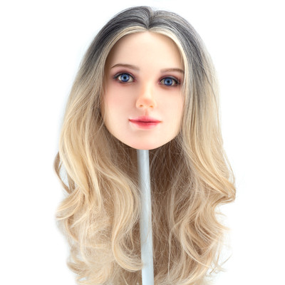 Olga - Boneca Realística em TPE com Pele Branca, Cabelo Loiro, Olhos Azuis, Seios Fartos, Vértebras em Aço e Acessórios - 37 kg e 1,63 Metros de Altura