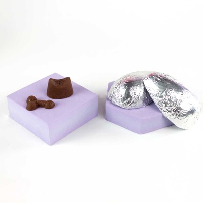 Foto 3 do produto Ovo de Páscoa ao Leite com 2 Bombons em Formato de Pênis e Ânus e Bullet Recarregável com 10 Modos de Vibração - Exclusiva Sex VibraOvo