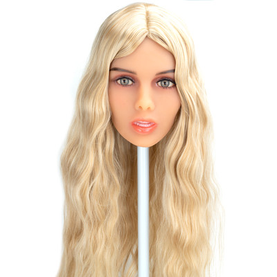 Pamella - Boneca Realística em TPE com Pele Morena, Cabelo Loiro Longo, Olhos Verdes, Seios Fartos, Vértebras em Aço e Acessórios - 49 Kg e 1,63 Metros de Altura