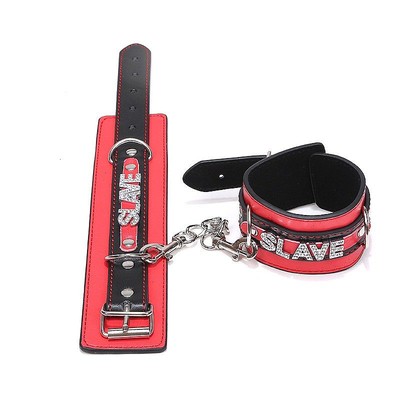 Foto 2 do produto Par de Algemas em Couro Sintético com Fivelas Ajustáveis, Correntes e Letras com Strass - Sexy Import Slave