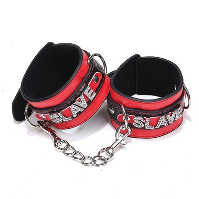 Foto 1 do produto Par de Algemas em Couro Sintético com Fivelas Ajustáveis, Correntes e Letras com Strass - Sexy Import Slave