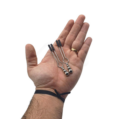 Grampos para Mamilos em Metal Prateado com Pontas de Borracha e Pesos de Esferas Gradativas - Adam & Eve Eve's Naughty Nipple Clips | 2 Unidades