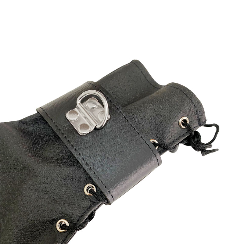 Par de Luvas Restritivas em Couro Sintético com Fivelas e Cadeados - 3R Import - 4