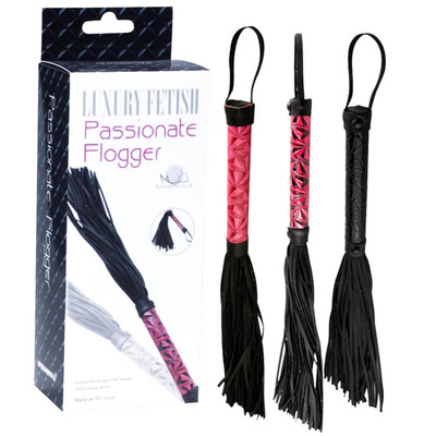 Foto 1 do produto Passionate Flogger - Chicote em Tiras Luxo em Couro Ecológico e Vinil | Disponível em 2 Cores