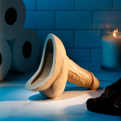 Foto 13 do produto Pênis Packer Realista em Silicone com Abertura em Funil - Gender X Stand To Pee | Disponível em 3 Cores