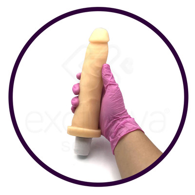 Pênis Realístico em Cyberskin com Vibrador Multivelocidade - CyberDildo | 18,5 x 4,5 cm
